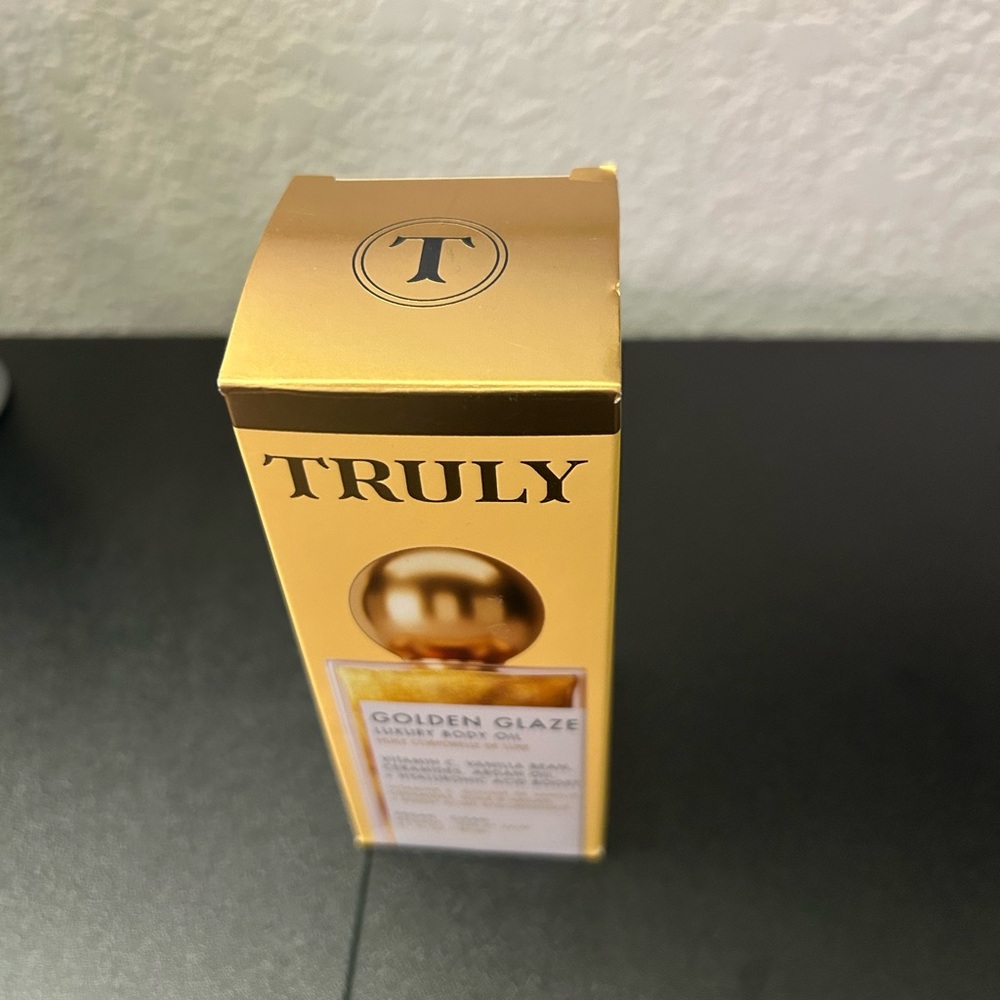 Truly Golden Glaze Luxury Body Oil - Picture 3 of 4